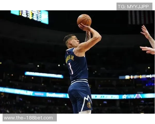 小波特高效表现半场8中6三分命中率出色贡献14分3篮板2助攻